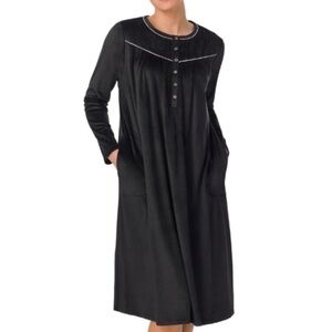 Aria Collection Black Velour Ling Sleeve Nightgown Pajamas. Size Large.